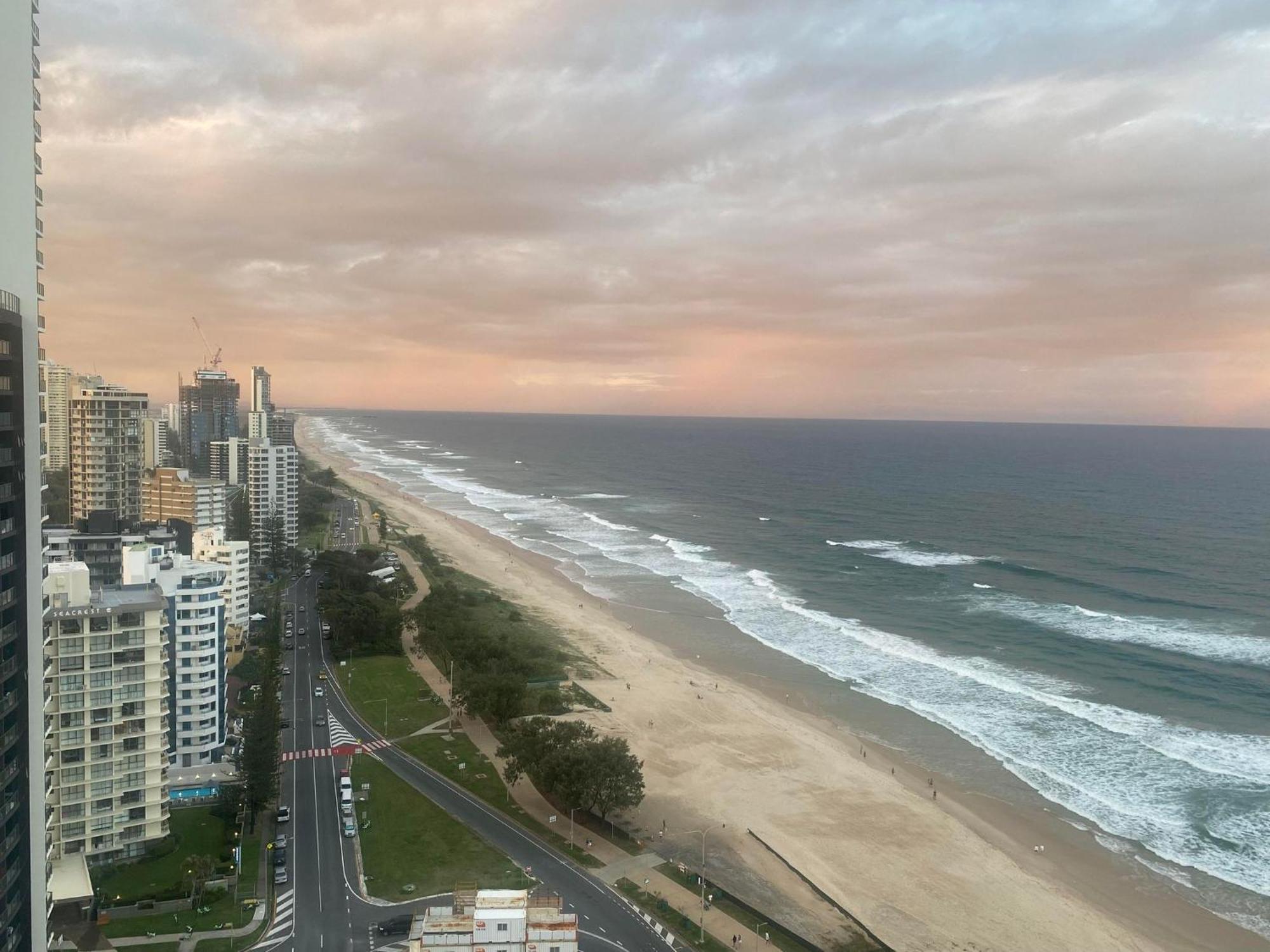 Hi Surf Beachfront Resort Apartments Gold Coast Exterior foto